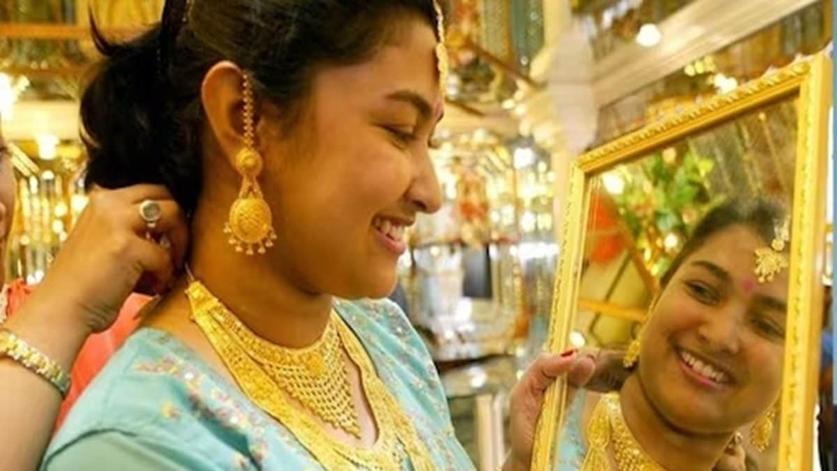 Gold Rate Falls Today In India: Check 22 Carat Price In Your City On November 8