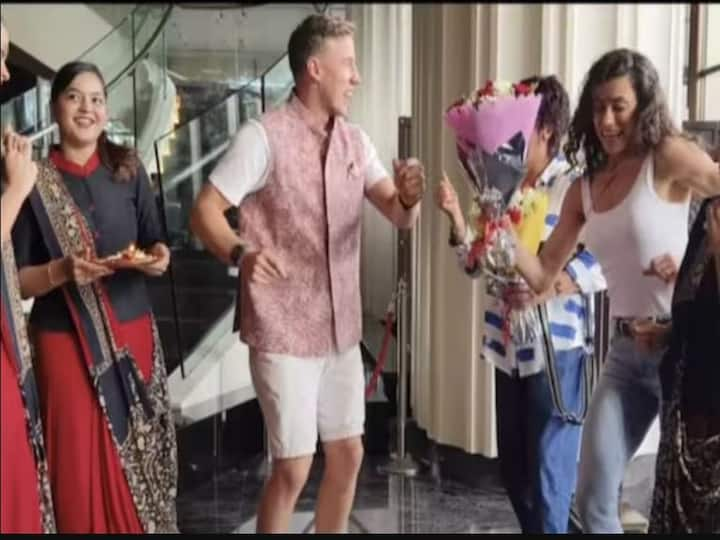 Netherlands Logan Van Beek Welcomes His Mother, Wife To India In Bollywood Style Video Goes Viral