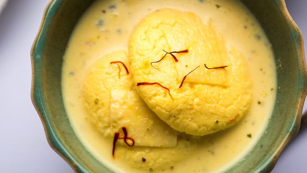 Rasmalai Lovers, Try This 10-Minute Stuffed Rasmalai For A Sweet Festive Treat