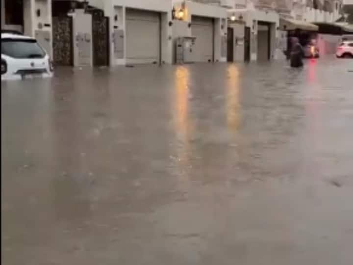 UAE Dubai Roads Flooded After Heavy Rainfall Meteorology Issued Yellow And Orange Alert Flight Operations Also Affected