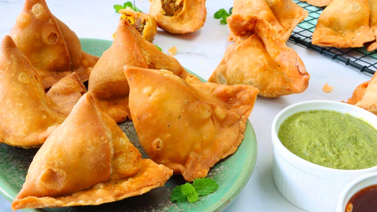 Craving Winter Comfort? 7 Must-Try Winter Street Foods From Across India