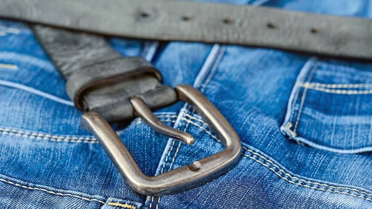Lawyer Justifies Wearing Jeans In Court Gauhati High Court Slams Him | अदालत में जींस पहनने को उचित ठहराने पर HC ने वकील को फटकारा, कहा