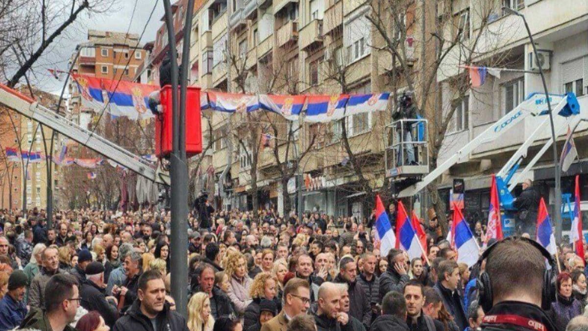 Thousands of Minority Serbs Protest Kosovo's Decision to Abolish the Serbian Dinar
