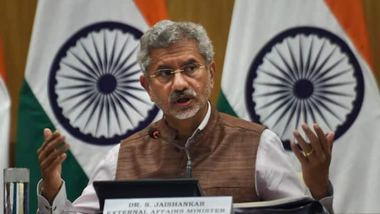 S Jaishankar at all party meeting on bangladesh Crisis Hasina in shock govt giving her time before speaking to her