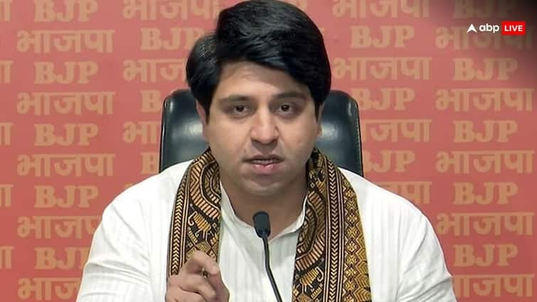 Ayodhya Rape Case BJP Shehzad Poonawalla Attack Akhilesh Yadav Rahul Gandhi mamata banerjee on DNA Statement