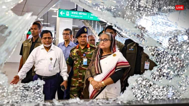 Bangladesh PM Sheikh Hasina resigned protesters storm prime ministers palace PM शेख हसीना ने छोड़ा देश, इस्तीफे के बाद सेना ने संभाली कमान, ढाका पैलेस में घुसे सैकड़ों प्रदर्शनकारी